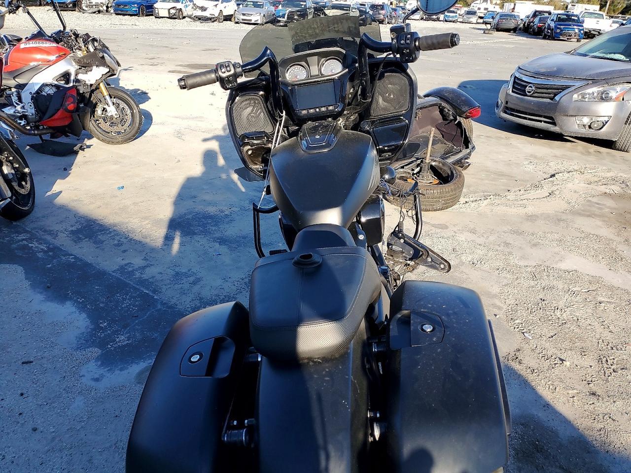 2023 Indian Motorcycle Co. Challenger Dark Horse
