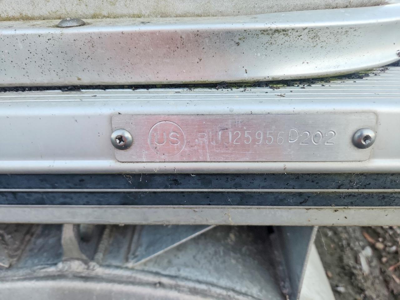 2002 Tracker Boat