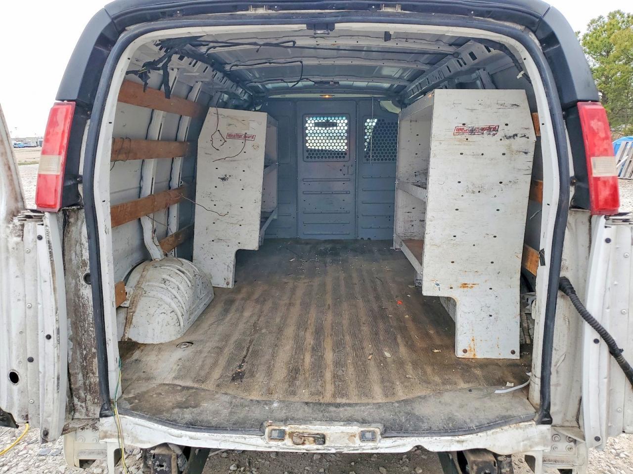2017 GMC Savana Cargo 2500 13