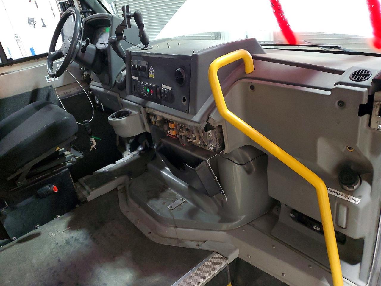2016 Isuzu Reach Delivery Van