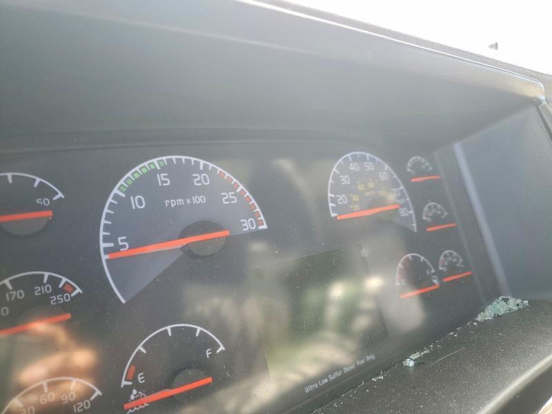 2013 Volvo VNL Semi Truck