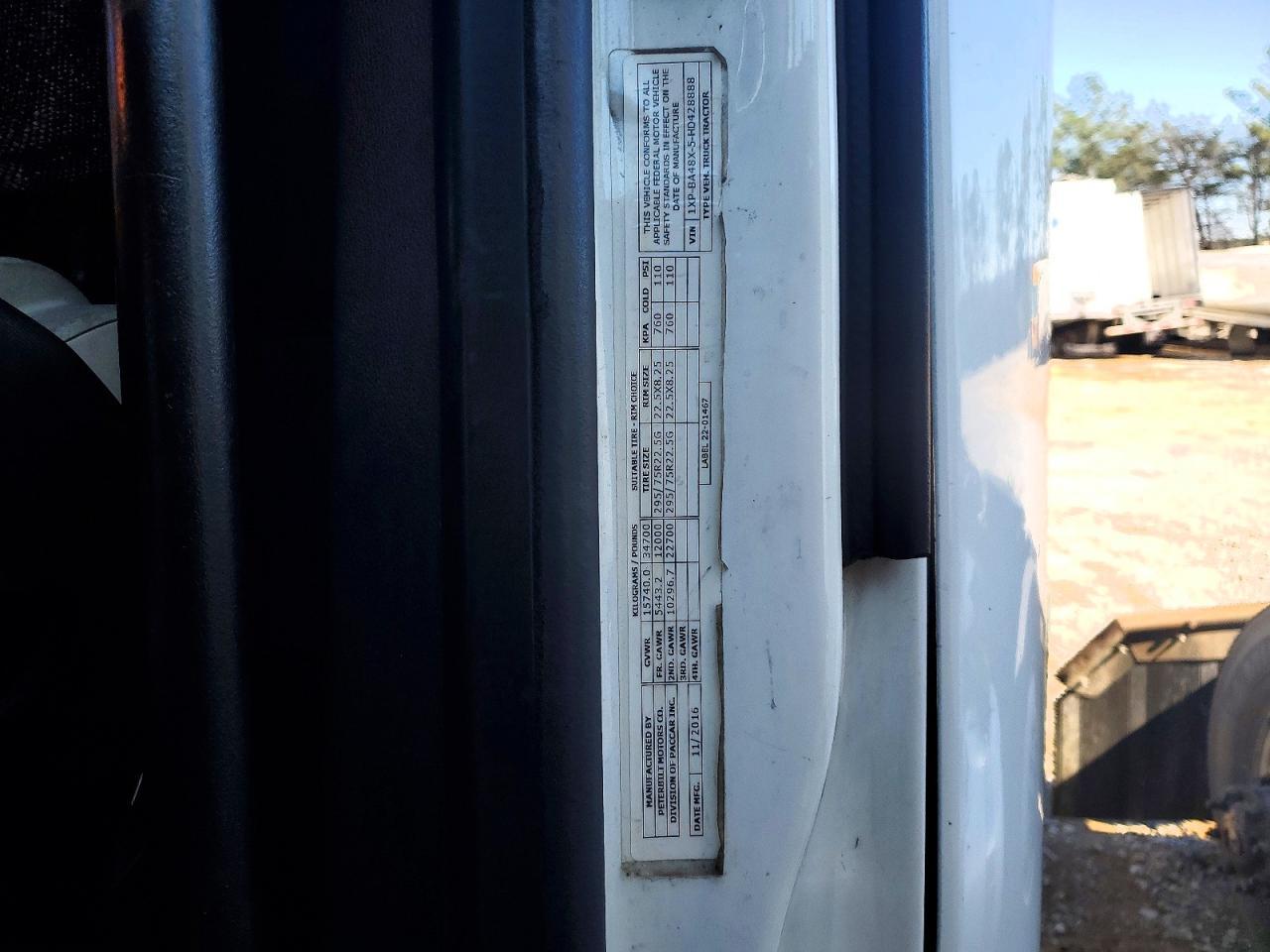 2017 Peterbilt 579 Semi Truck