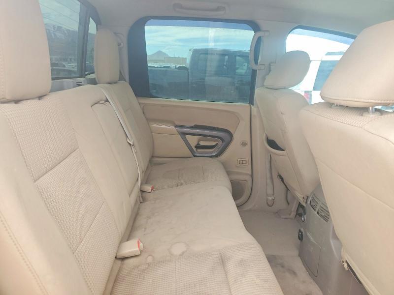 2015 Nissan Titan SV