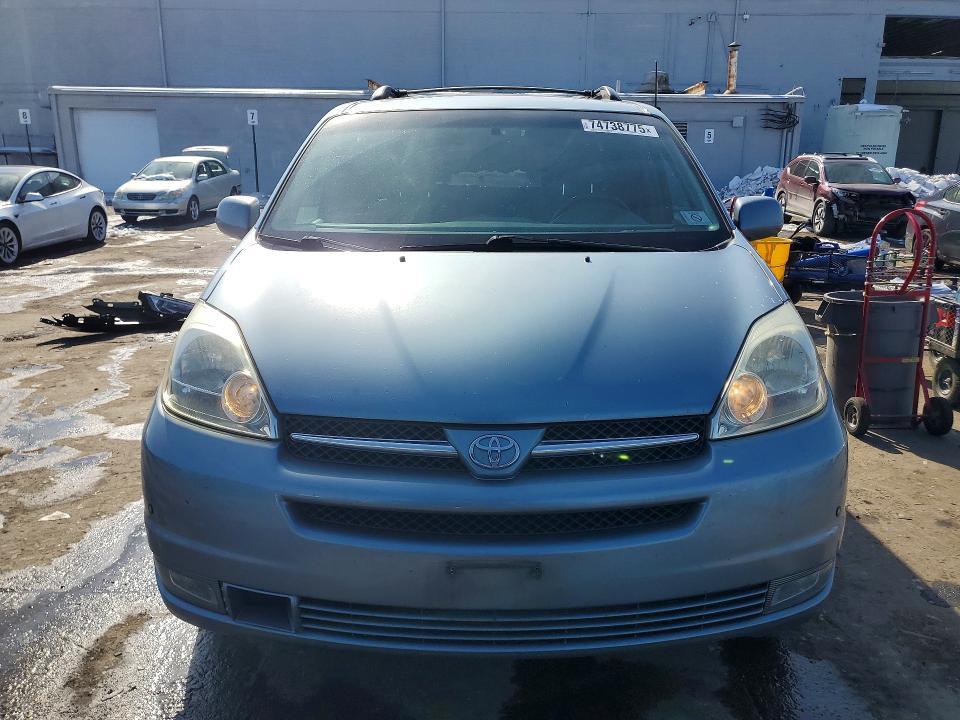 2005 Toyota Sienna xle