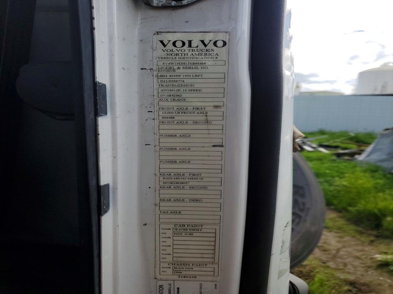 2018 Volvo VNR Semi Truck