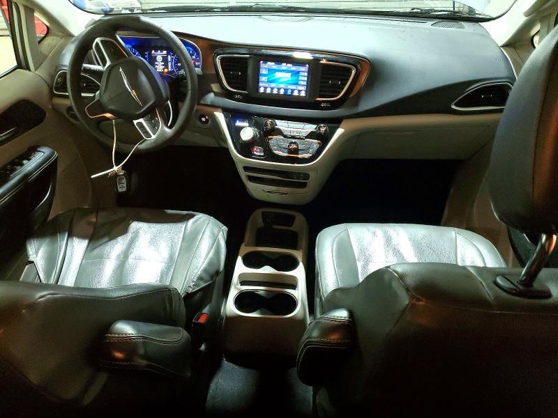 2020 Chrysler Voyager l