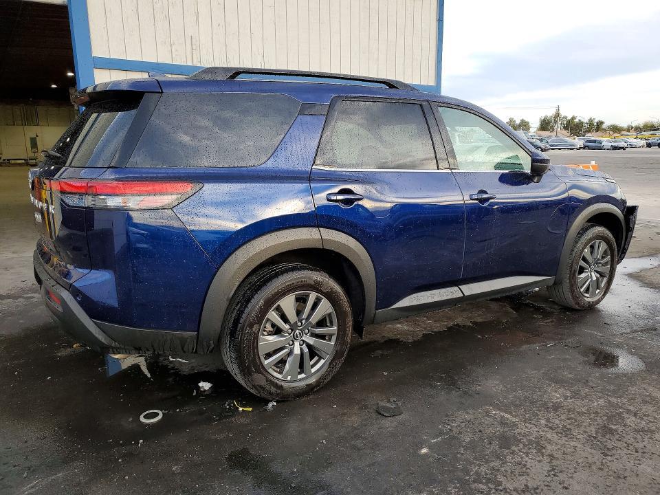 2025 Nissan Pathfinder sv