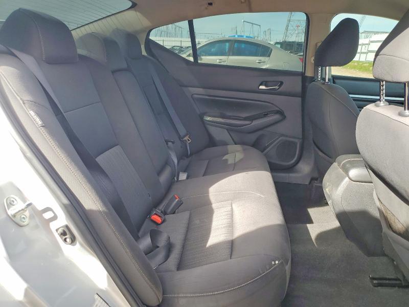 2021 Niss Altima 2.5 sv