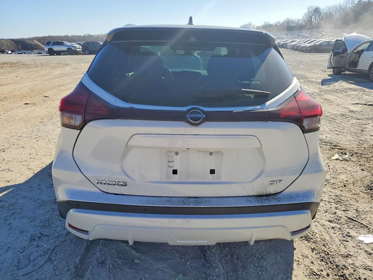 2023 Nissan Kicks sr