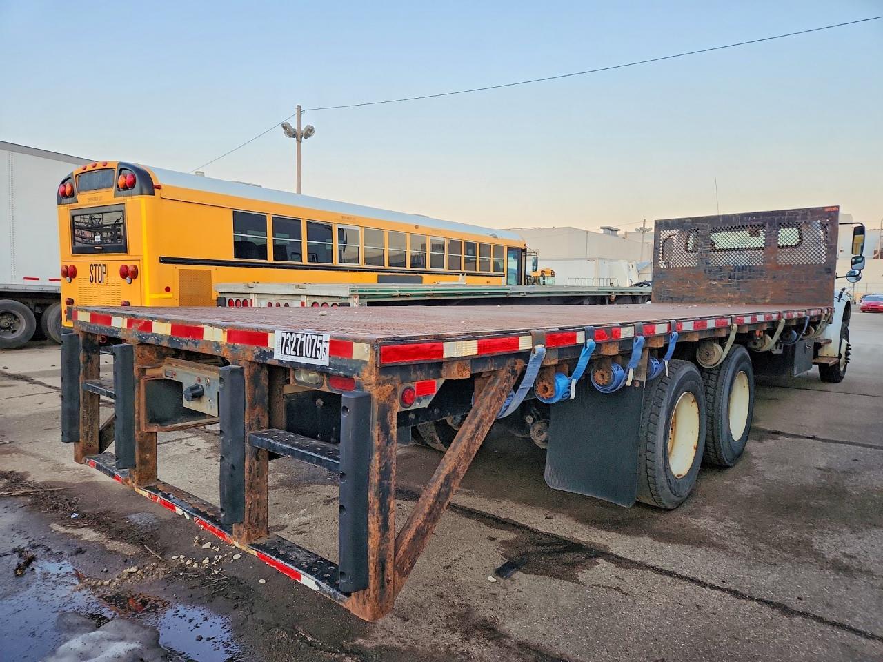 2017 Freightliner Business Class M2 Flatbed Truck