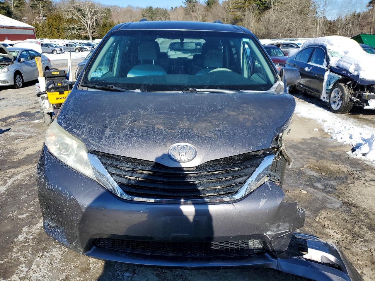 2011 Toyota Sienna le