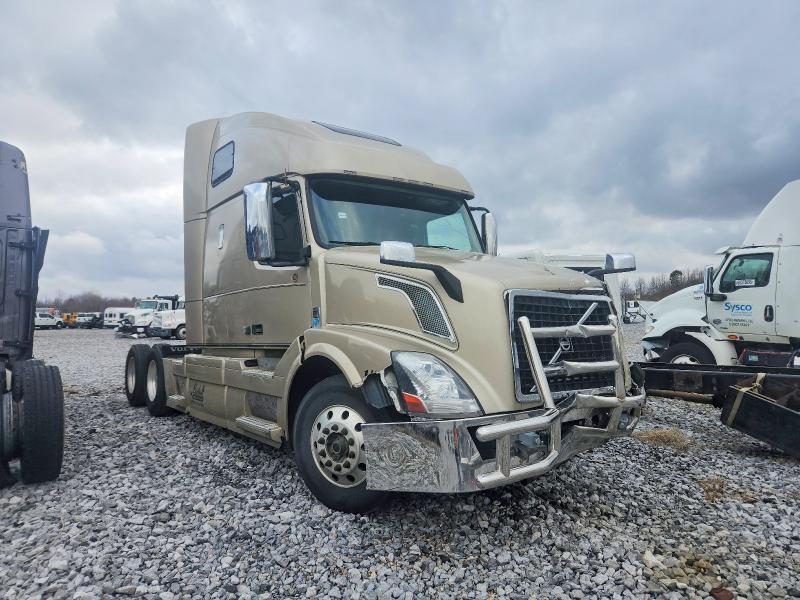 2015 Volvo VNL Semi Truck