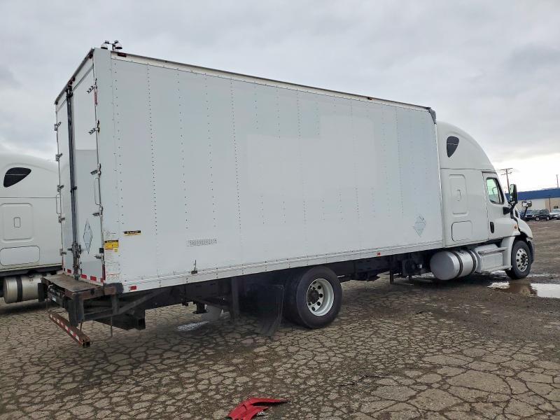 2015 Freightliner Cascadia Semi Truck