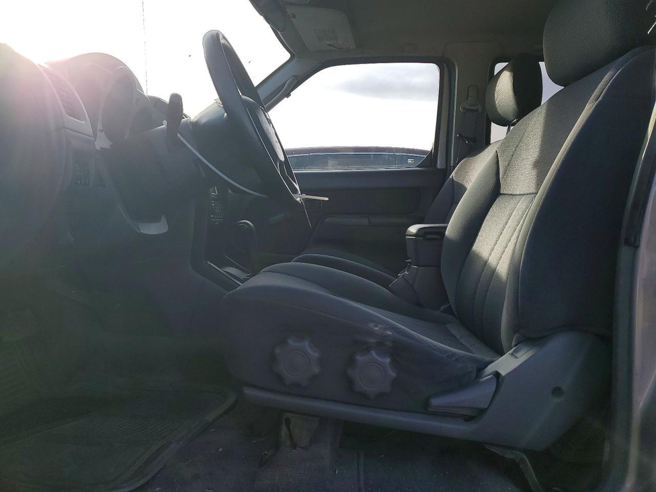2004 Nissan Frontier Xe-v6
