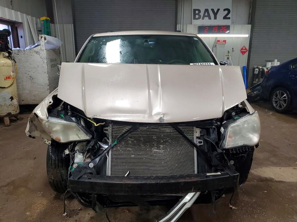 2013 Chrysler Town & Country Touring l