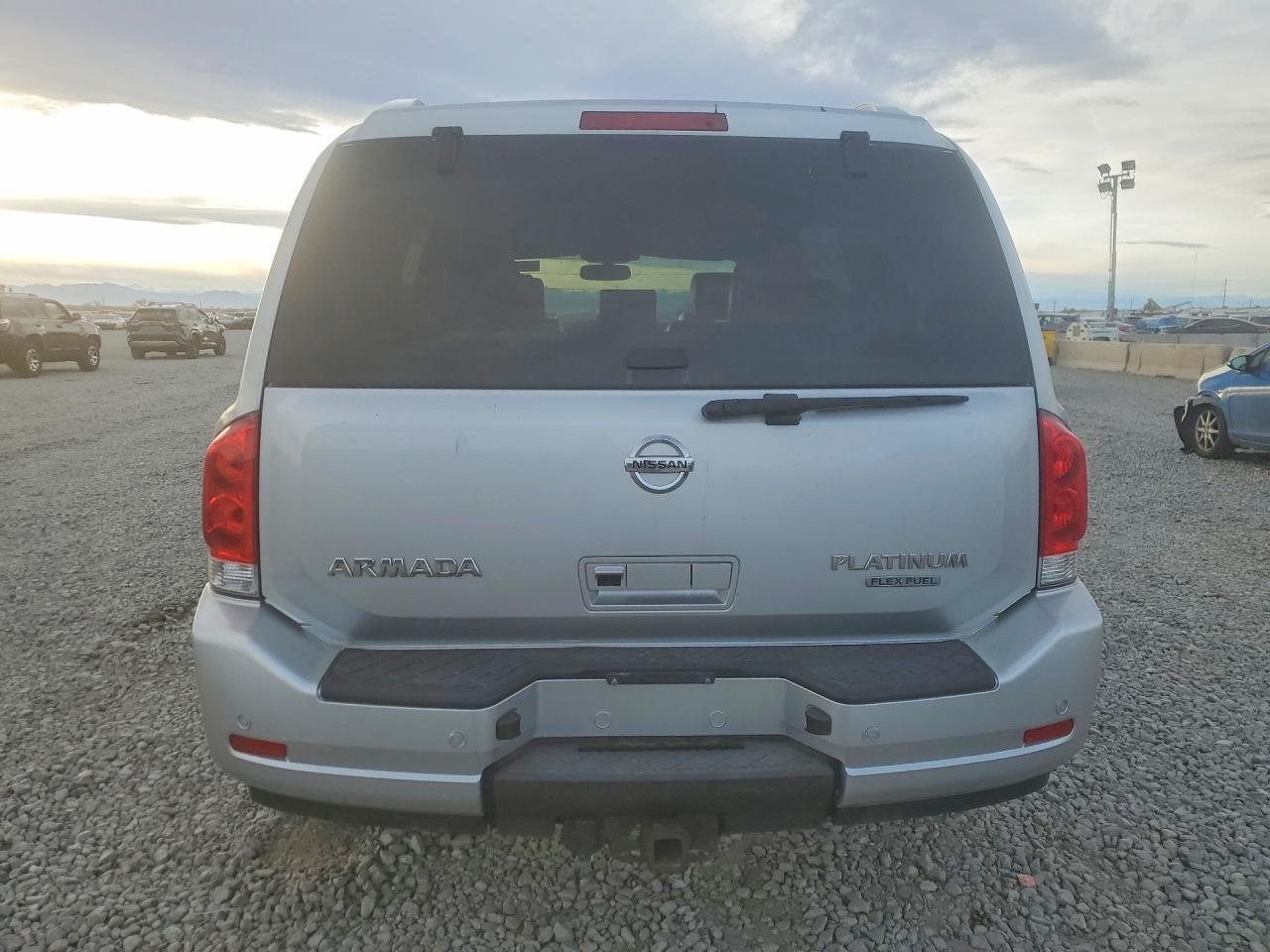 2013 Nissan Armada sv
