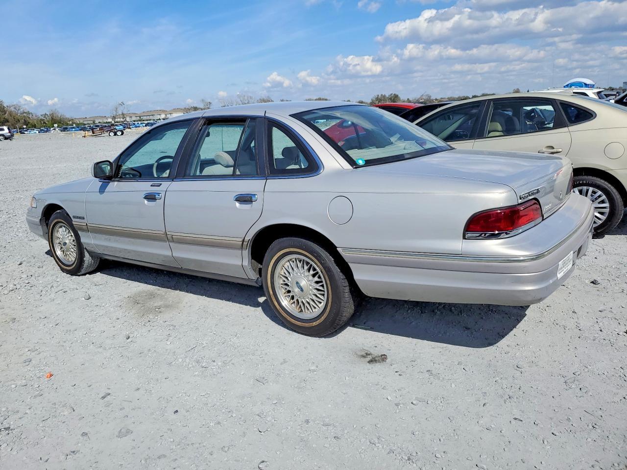1992 Ford Crown Victoria lx