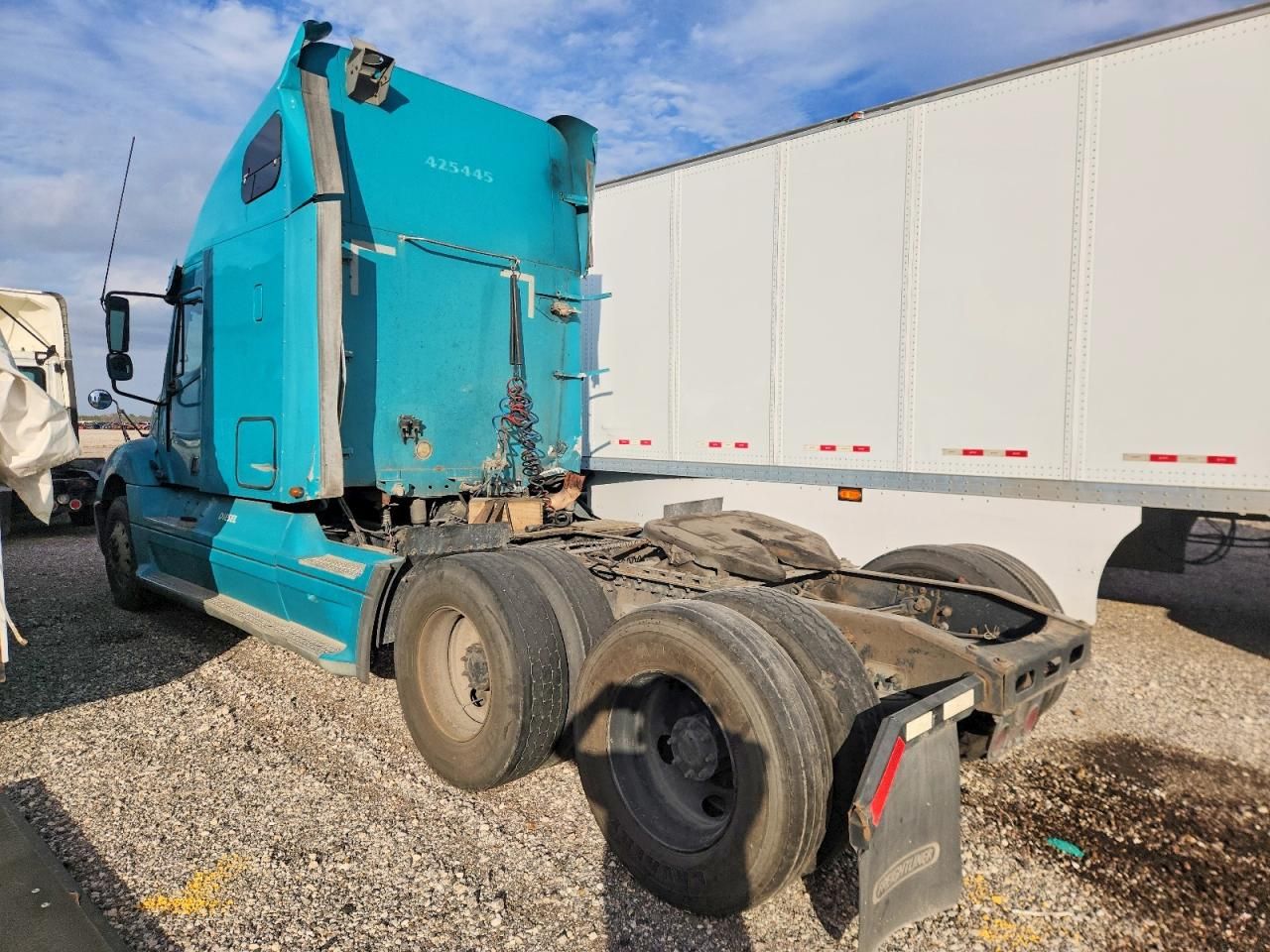 2005 Freightliner Columbia Semi Truck