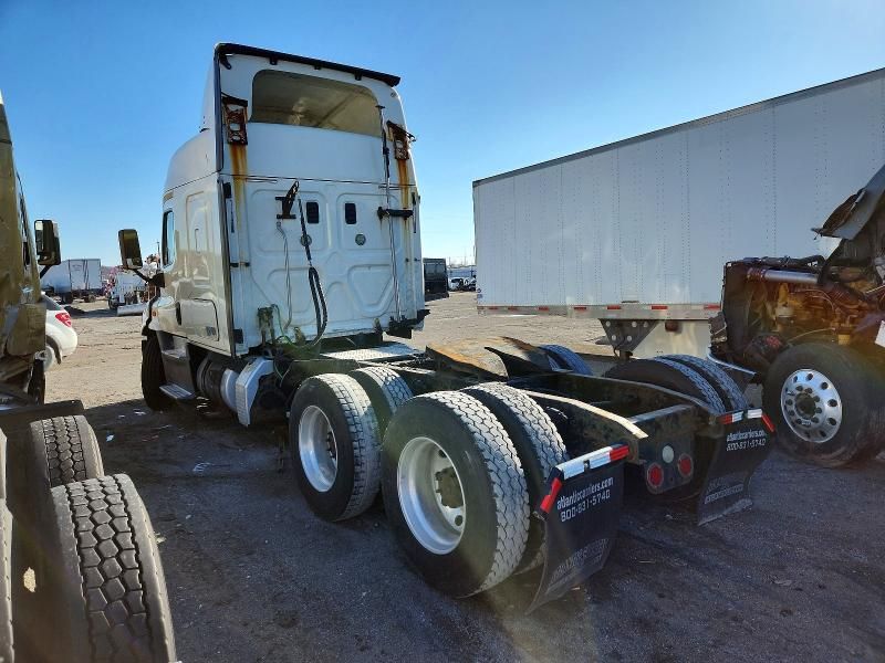 2016 Freightliner Cascadia 113 Semi Truck