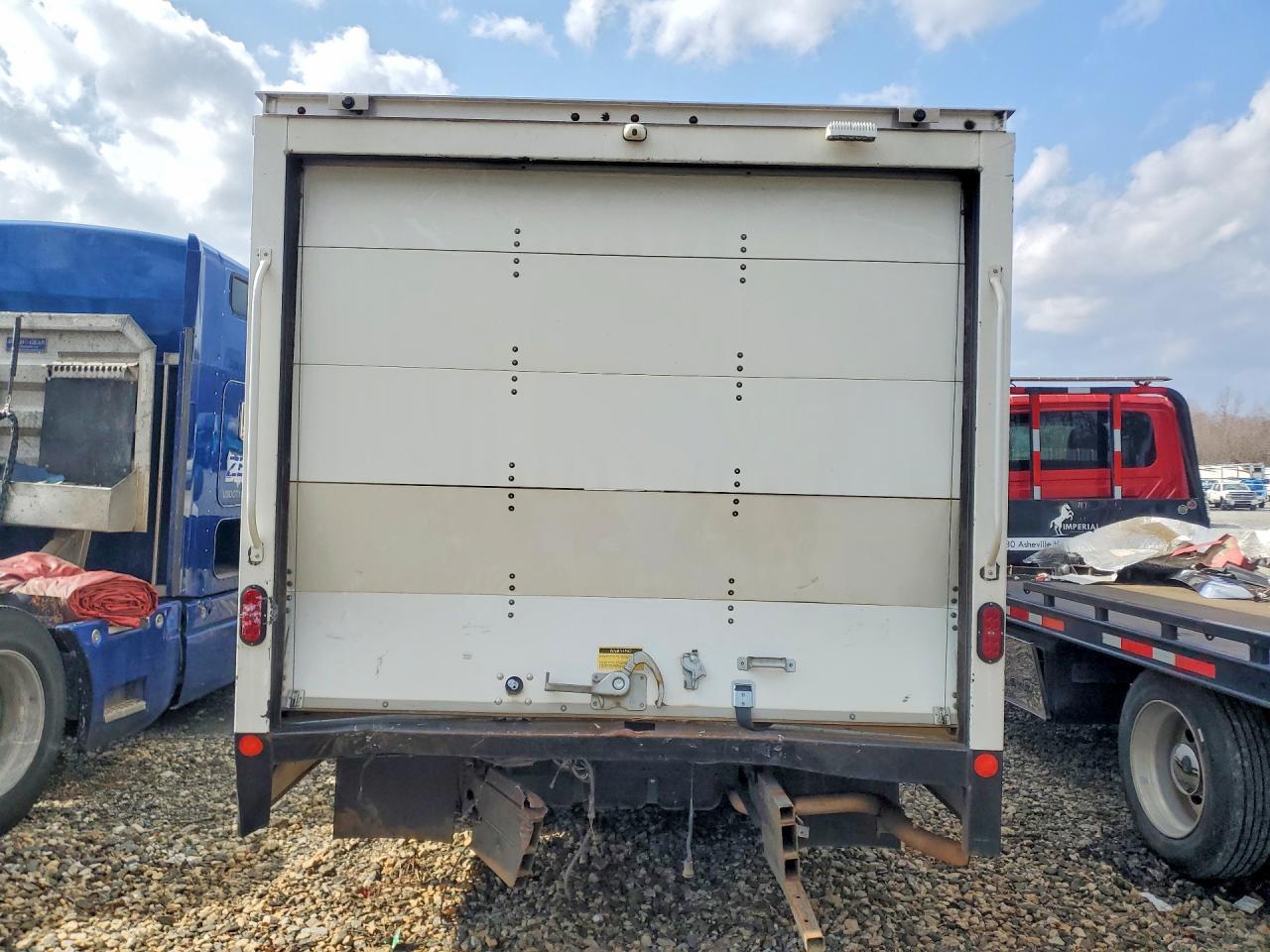 2022 Chevrolet Express G3500 Delivery Truck