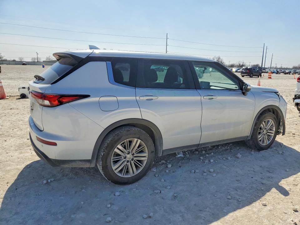 2023 Mitsubishi Outlander es