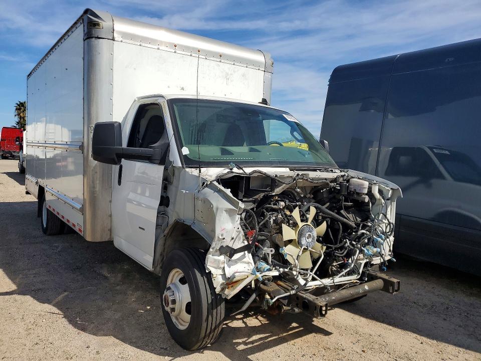 2021 GMC Savana BOX Truck