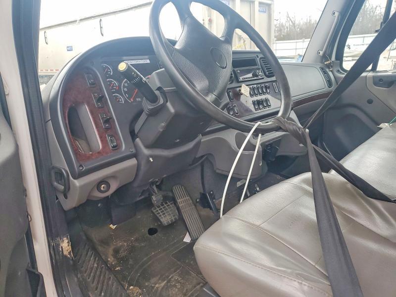 2021 Freightliner M2 106 Med-semi Truck