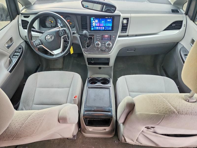 2015 Toyota Sienna le 8-passenger