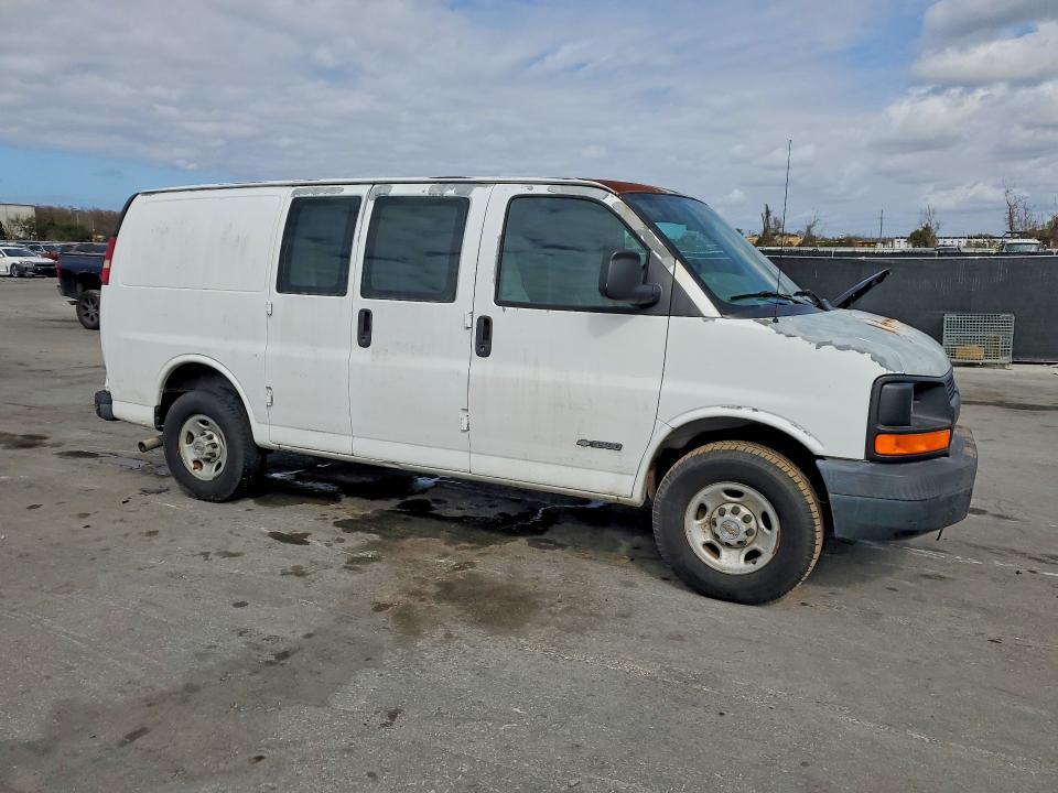 2005 Chev Express Cargo 3500 1