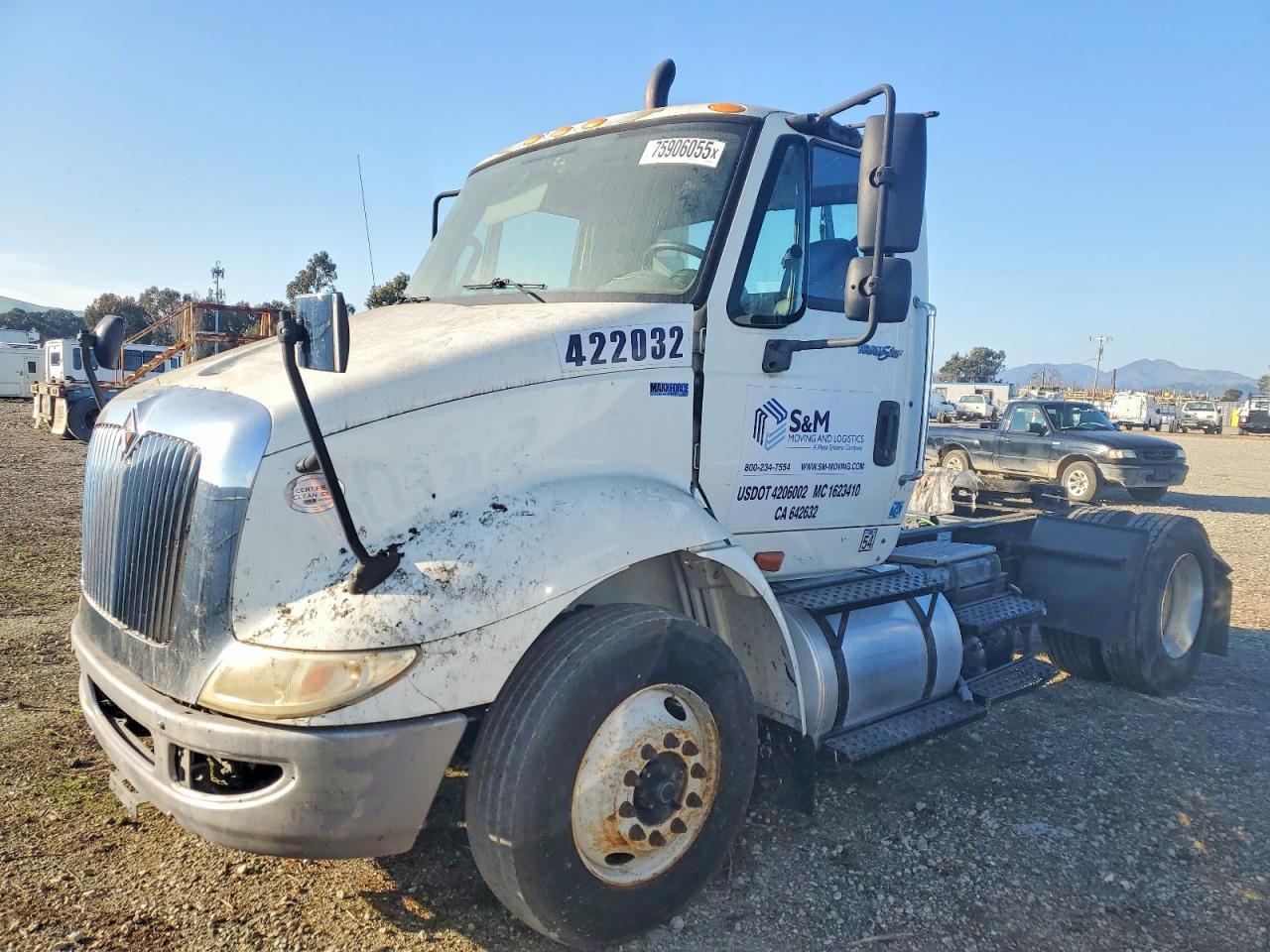 2013 International 8600 Semi Truck