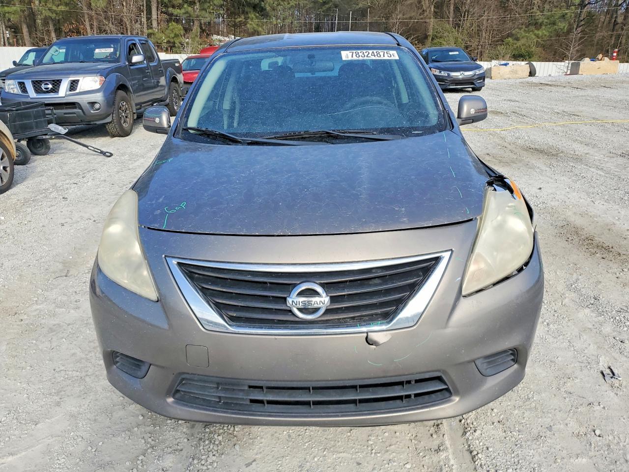2013 Nissan Versa sv
