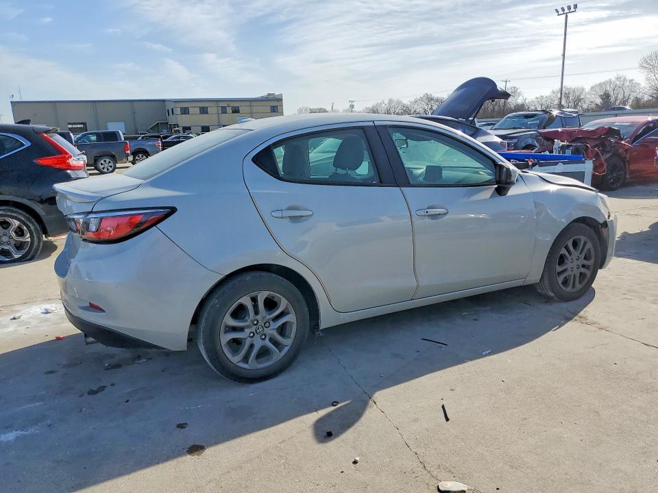 2020 Toyota Yaris le