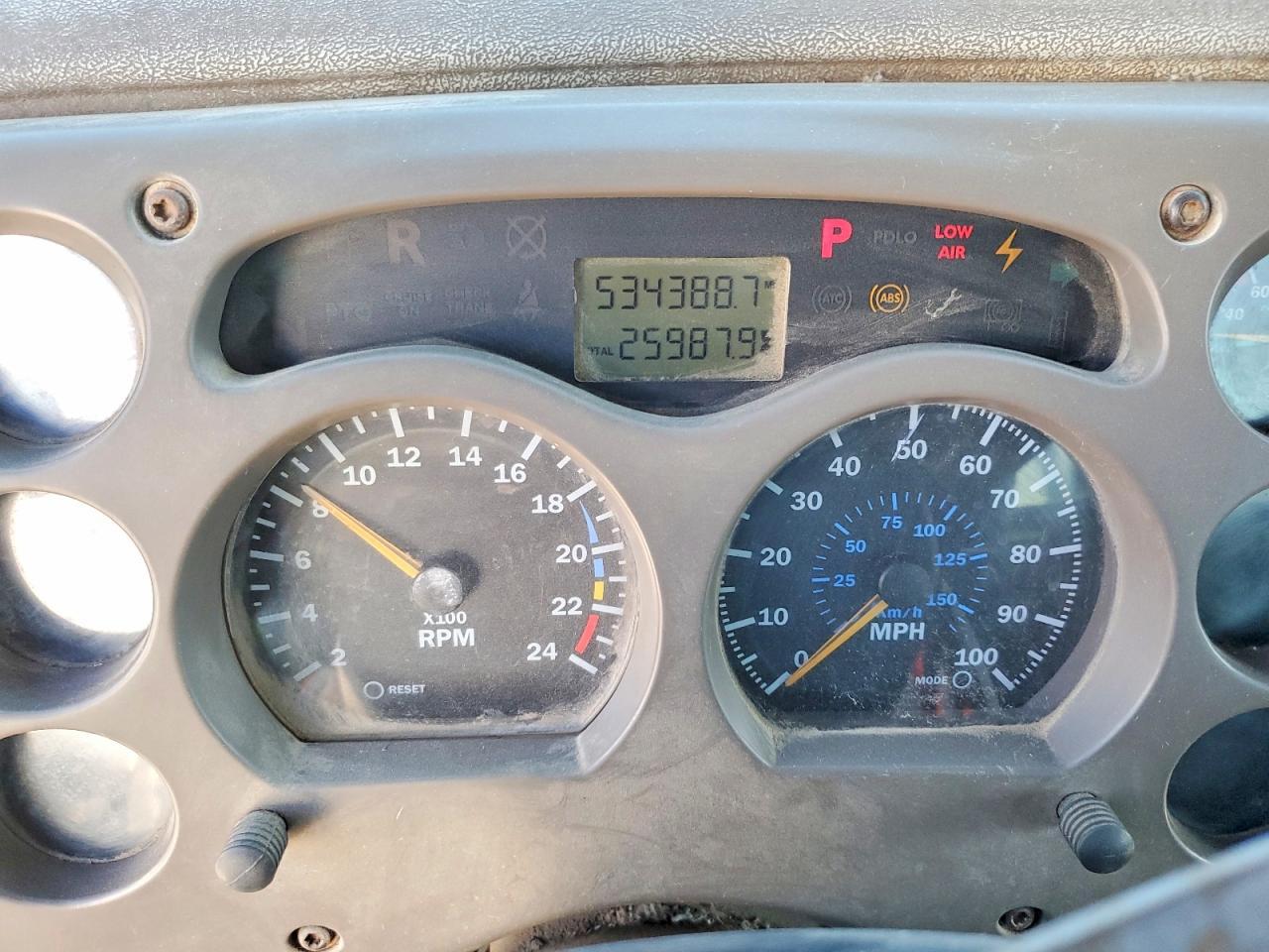 2001 Mack CH613 Semi Truck