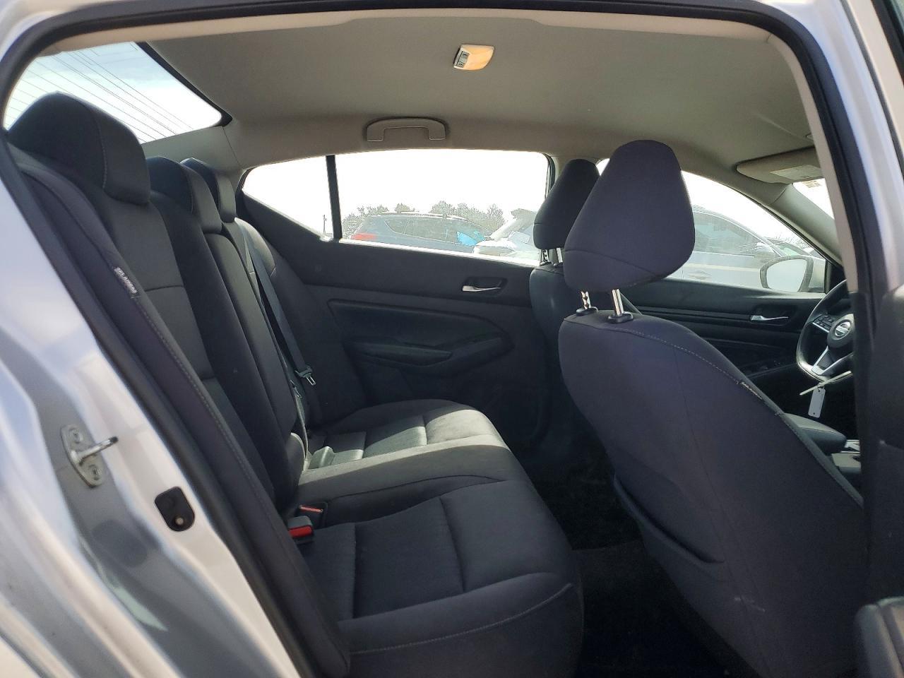 2020 Niss Altima s