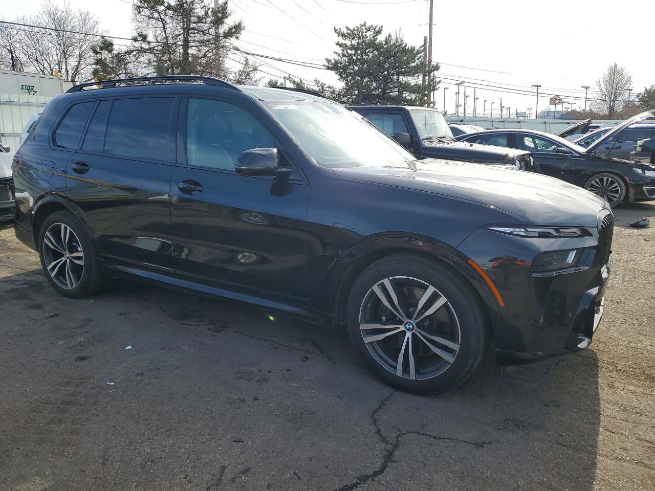 2023 BMW X7 M60i