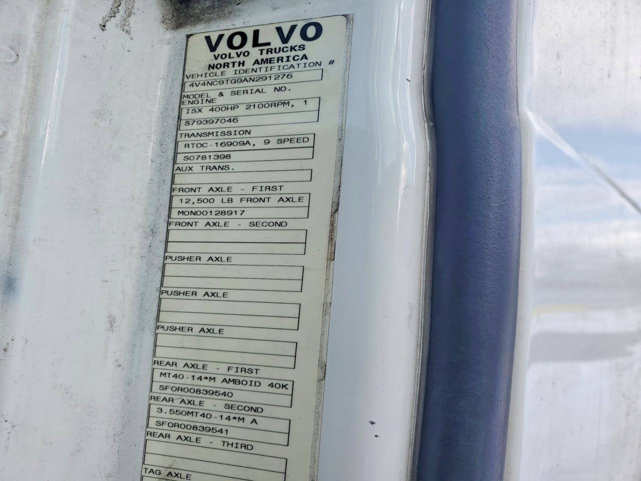 2010 Volvo VNL Semi Truck