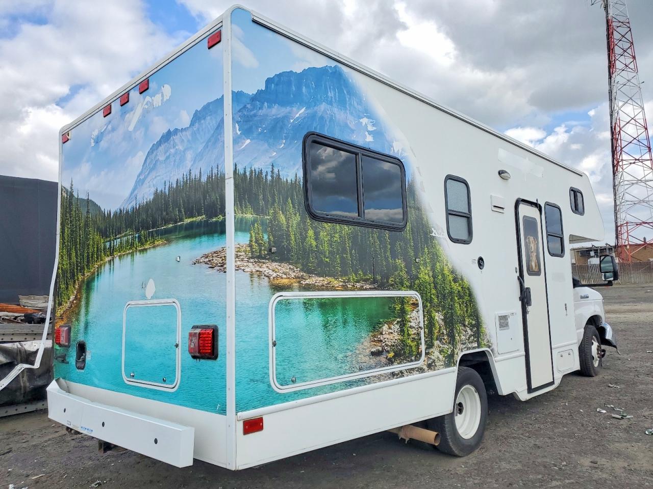 2021 Ford Econoline E350 Super Duty Cutaway Van
