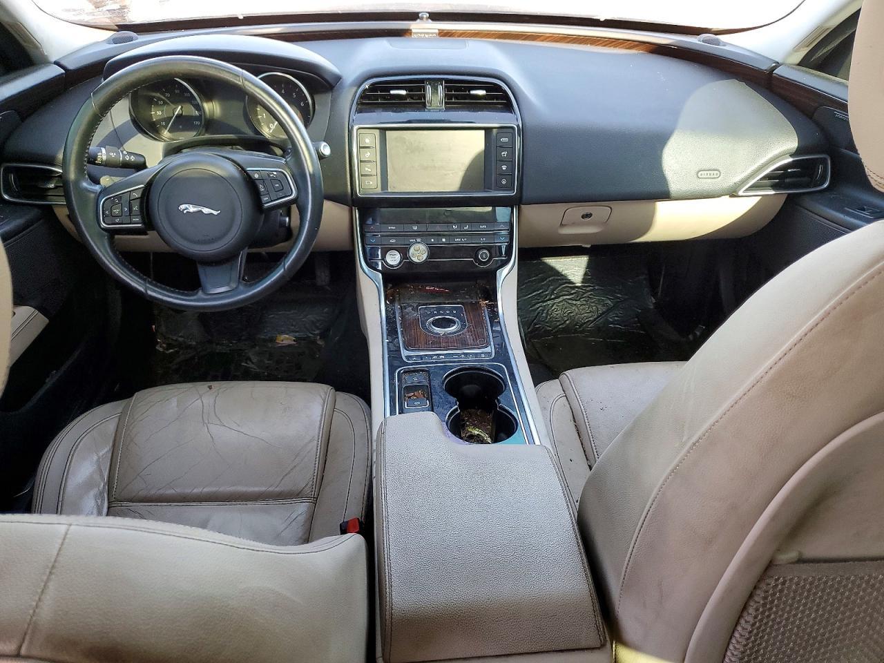 2017 Jaguar Xe Prestige