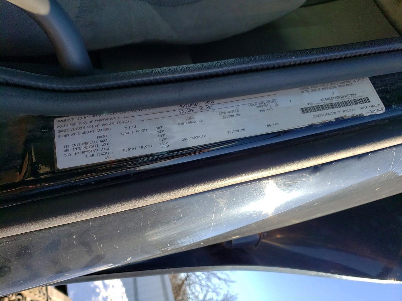 2005 Volvo VN VNL