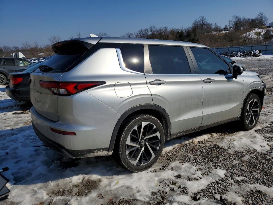 2022 Mitsubishi Outlander es