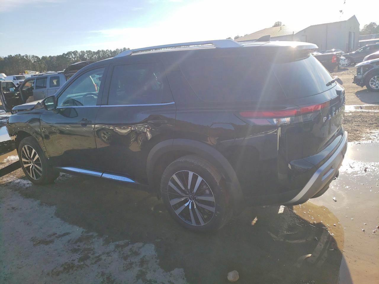 2025 Nissan Pathfinder Platinum