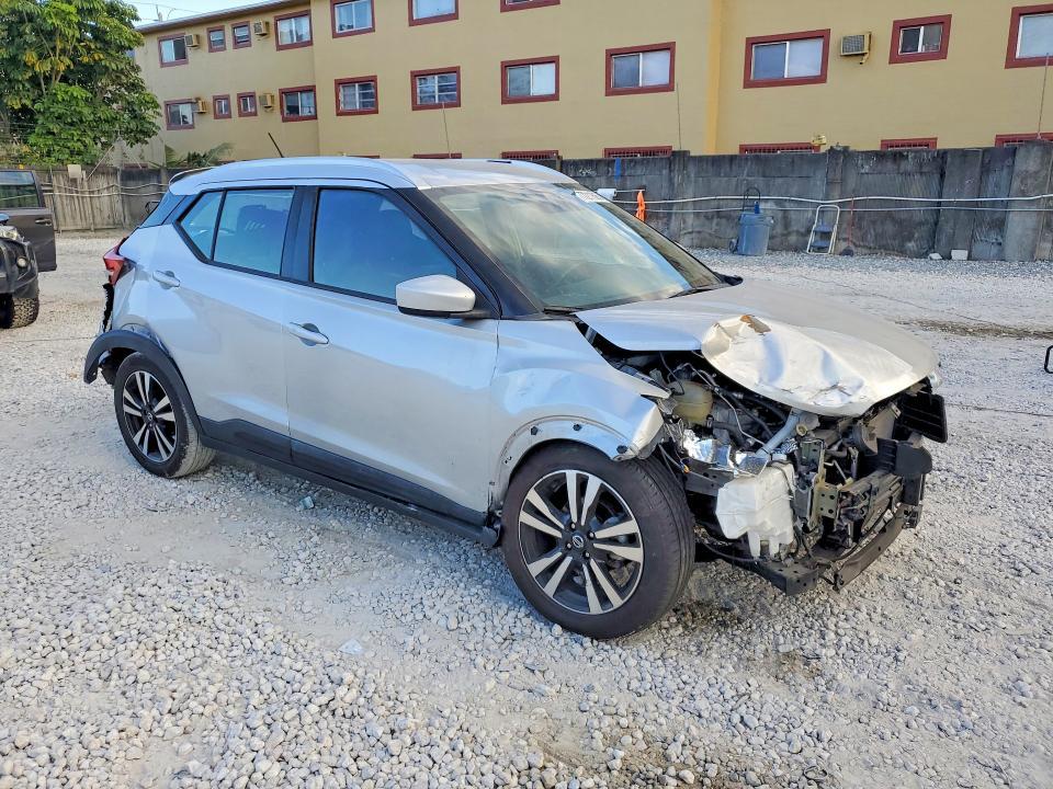 2020 Nissan Kicks sv