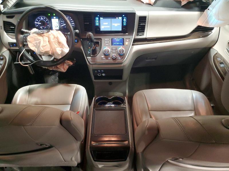 2017 Toyota Sienna xle 8-passenger