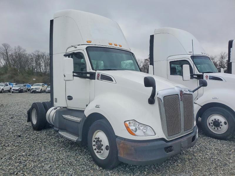 2016 Kenworth T680 Semi Truck