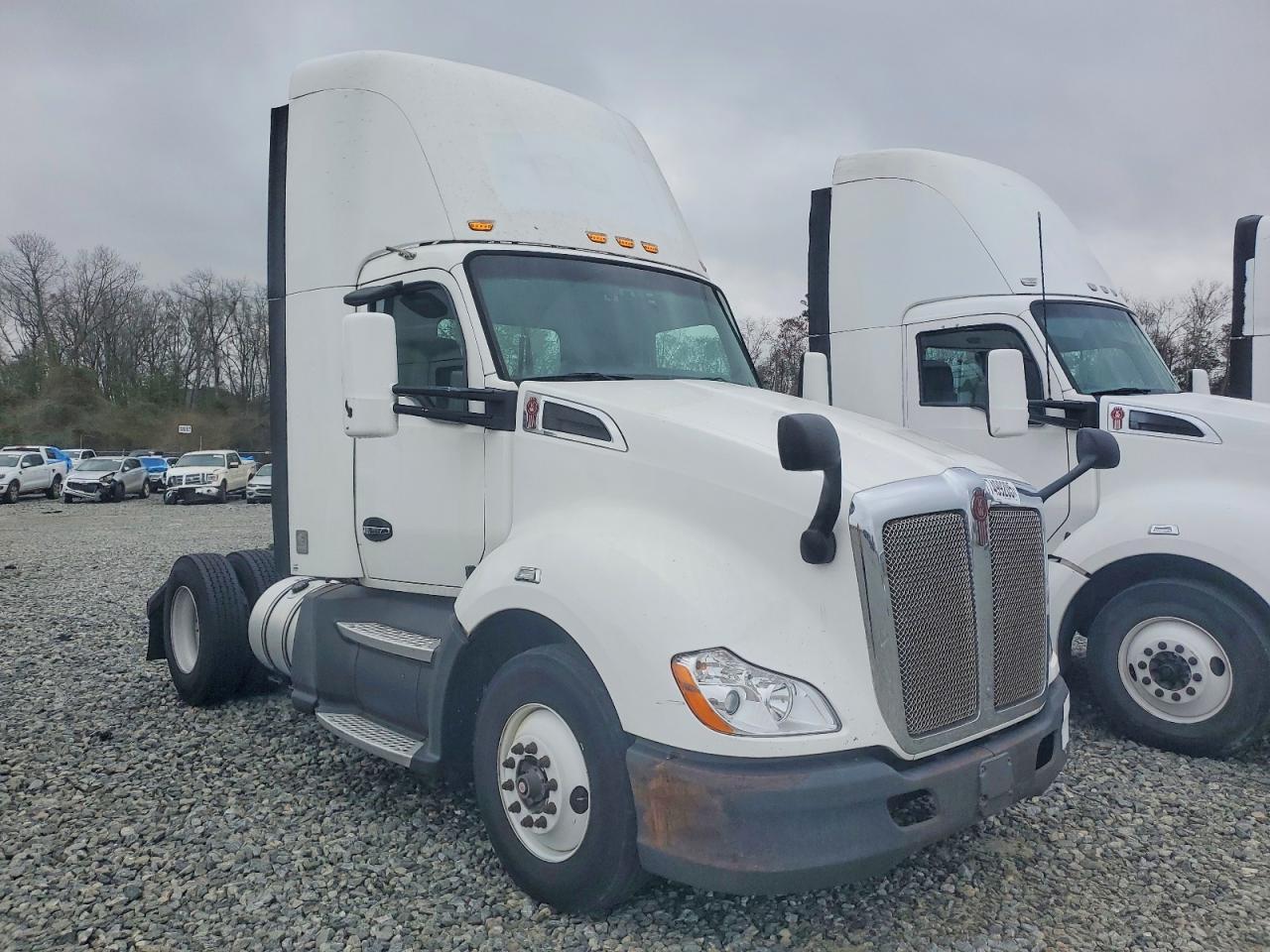 2016 Kenworth T680 Semi Truck
