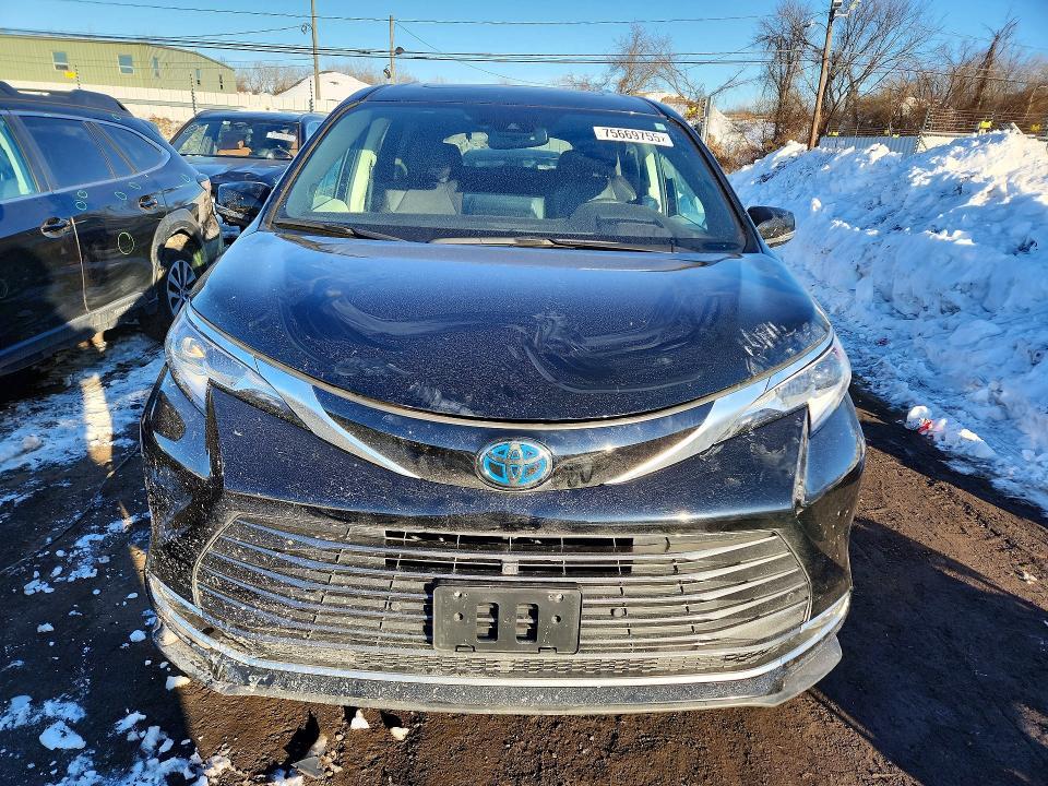 2023 Toyota Sienna Platinum 7-passenger