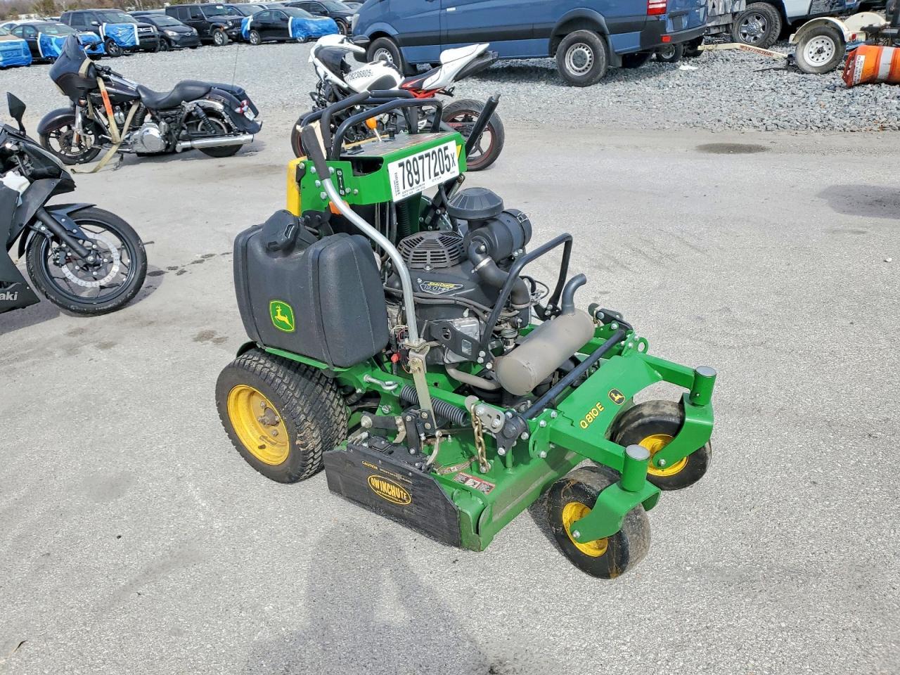 2025 John Deere 810E 36 DK Commercial Turf Mower