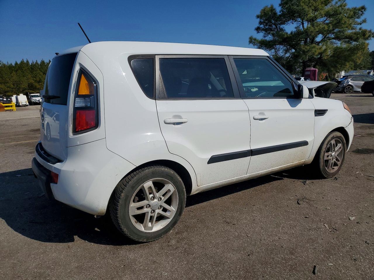 2011 KIA Soul +