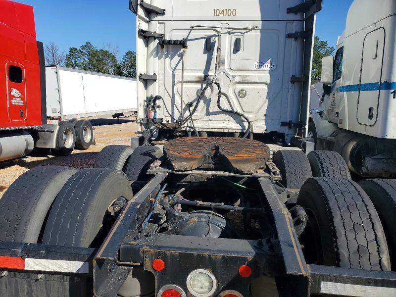 2020 Freightliner Cascadia 126 Semi Truck