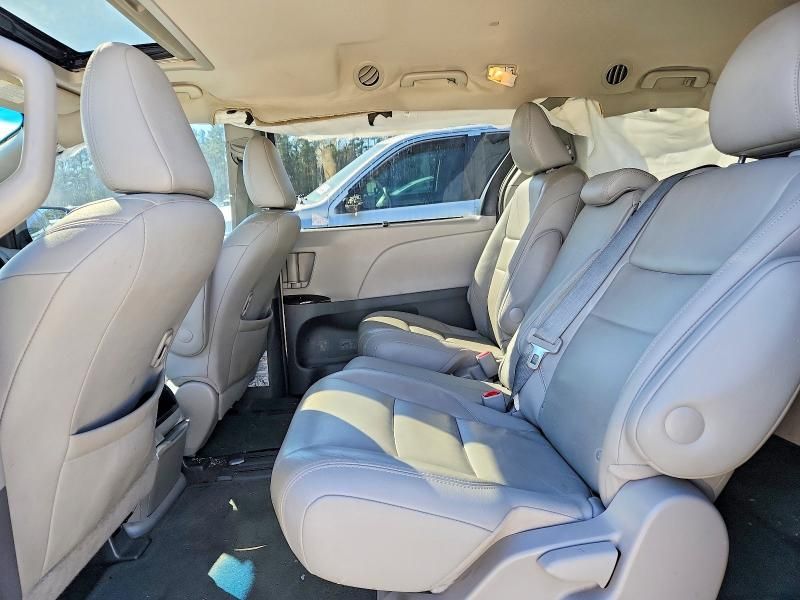 2017 Toyota Sienna xle 8-passenger